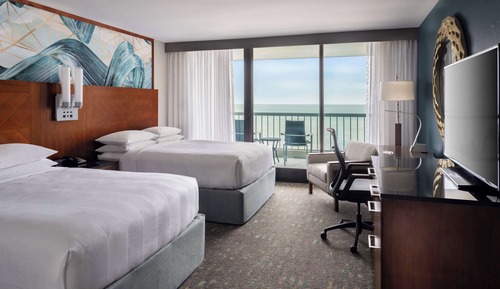 Deluxe Room, 2 Queen Beds, Partial Ocean View