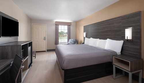 Standard Room, 1 King Bed