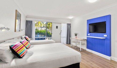 Twin Terrace Room