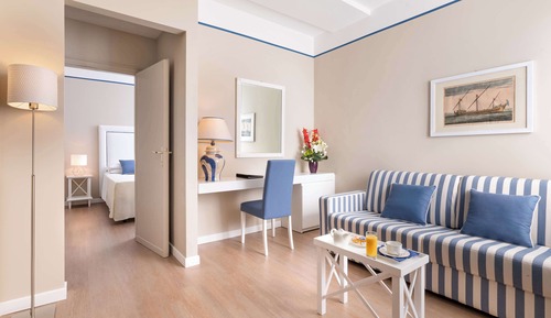 Family Room, Annex Building (stairs access only - no lift)