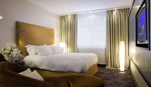 Superior Room, 1 Queen Bed, Courtyard View (Spa and Gym Access)