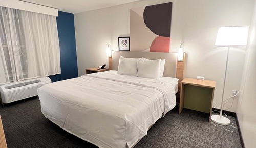 Room, 1 King Bed, Accessible, Bathtub