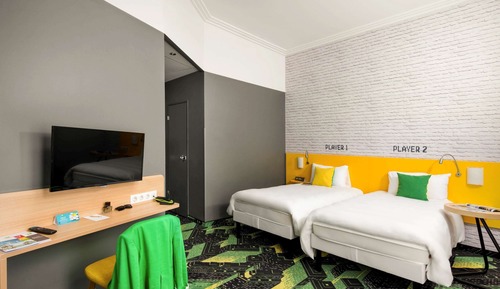 Design Room, 2 Twin Beds
