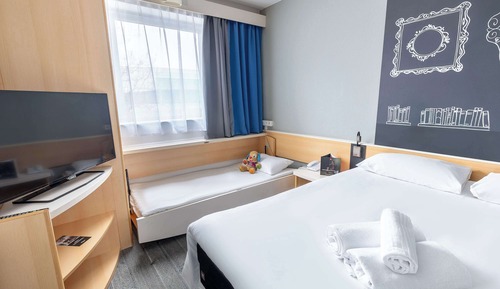 Family Standard Room, 1 double bed and 1 single bed for a child