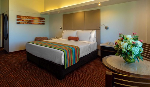 Double Room, 1 King Bed, Lake View