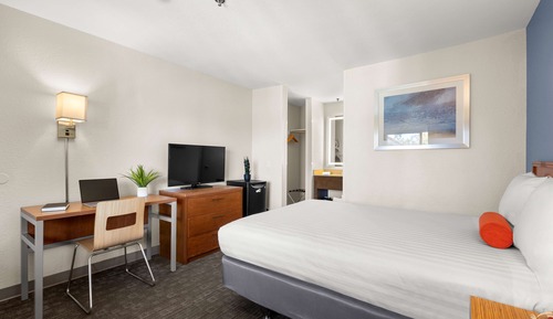 Deluxe Room, 1 Queen Bed