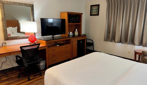 Room, 1 Queen Bed, Hearing Accessible, Non Smoking (Mobility, Bathtub w/ Grab Bars)