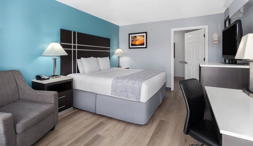 Standard Room, 1 King Bed, Accessible, Non Smoking