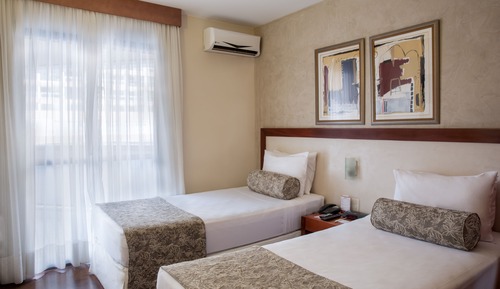 Suíte Superior (2 camas solteiro e 1 sofá-cama solteiro)