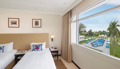 Deluxe Room, 2 Twin Beds, Pool View