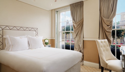Classic Double Room (4) Royal Mews View)