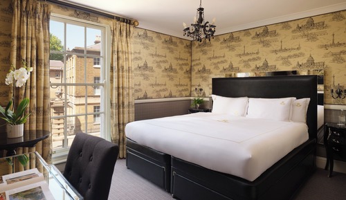 Royal Room, 1 King Bed (8) Royal Mews View)
