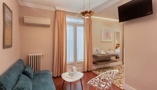 Junior Room, Balcony