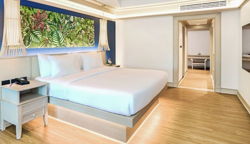 Deluxe Room, Pool View