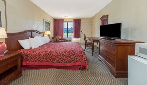 Deluxe Studio Suite, 1 King Bed, Non Smoking