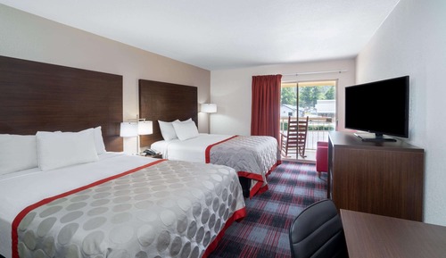 Room, 2 Queen Beds, Non Smoking, Mountain View