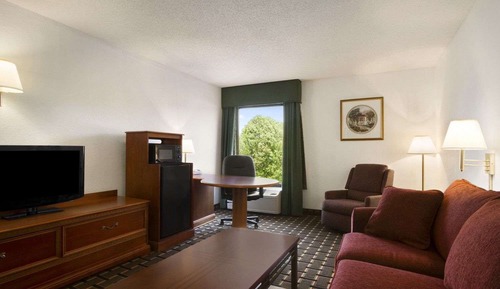 Suite, 2 Queen Beds, Microwave