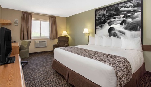 Economy Room, 1 King Bed, Non Smoking