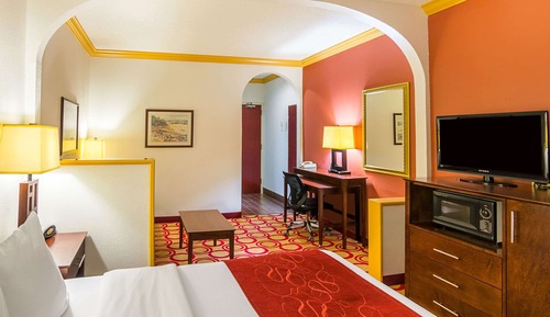 Suite, 2 Queen Beds, Non Smoking (Upgrade)
