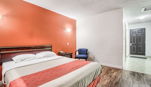 Deluxe Room, 1 King Bed, Non Smoking, Hot Tub