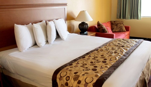 Room, 1 King Bed, Accessible, Smoking