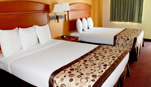 Room, 2 Queen Beds, Smoking