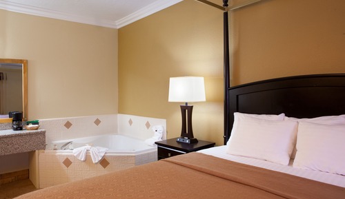 Deluxe Room, 1 King Bed, Jetted Tub