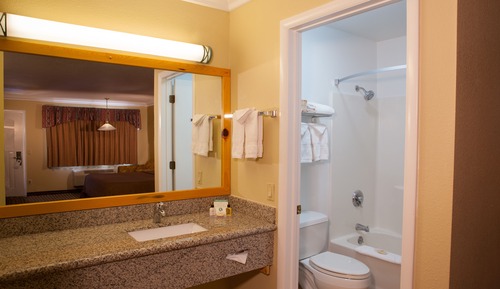 Standard Room, 1 King Bed