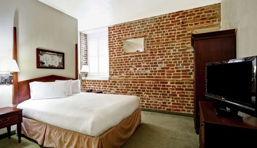 One Queen Bed, Non-Smoking