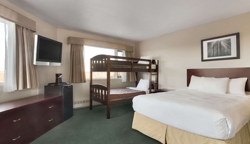 Suite, Non Smoking, Kitchen (Valleyview)