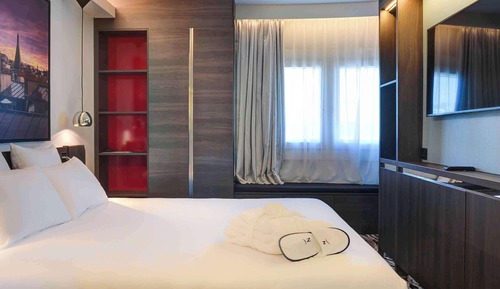 Suite, 1 King Bed with Sofa bed (Paris View)