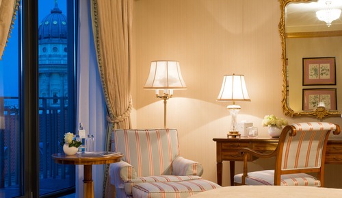 Suite, 1 King Bed (Linden)