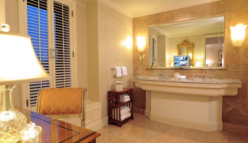 Suite, 1 Bedroom (Dining Area)