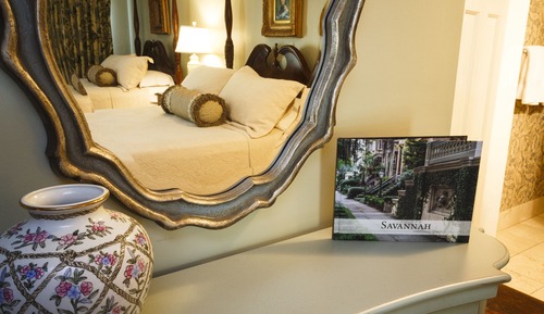 Lower Level 2 Queen - Telfair Room