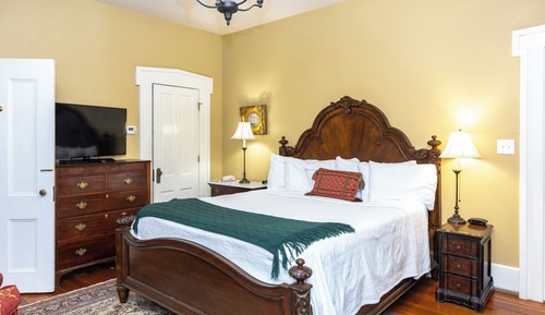  Luxury Main House King - Lindsey Room 