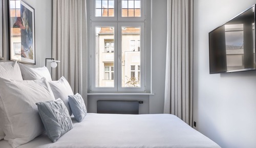 Medium Room with Balcony