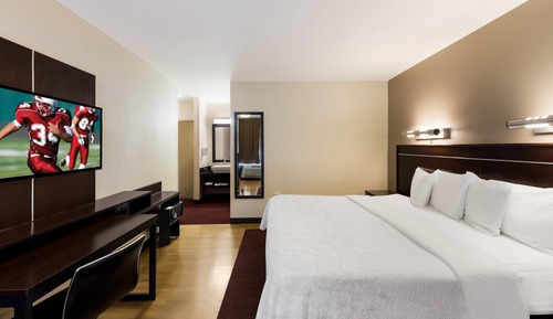 Superior Room, 1 King Bed, Accessible (Smoke Free)