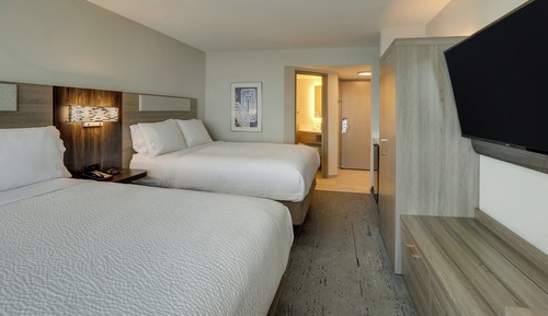 Standard Room, 2 Queen Beds, Balcony, Pool View