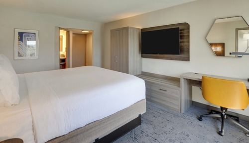 Standard Room, 1 King Bed, Balcony