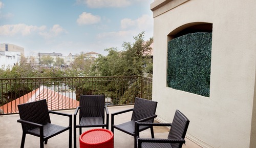 Standard Room, 2 Queen Beds, Balcony, Courtyard View