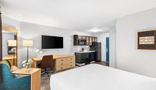 Studio Suite, 1 Queen Bed, Accessible (Mobility Tub)