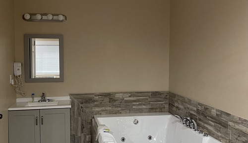 Room, 1 King Bed, Hot Tub
