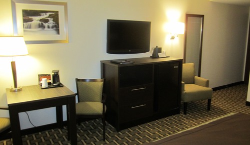 Standard Room, 1 King Bed, Non Smoking, Refrigerator & Microwave