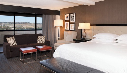 Deluxe Room, 1 King Bed with Sofa bed (Balcony)
