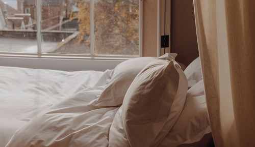 Room (Small Guest Room)