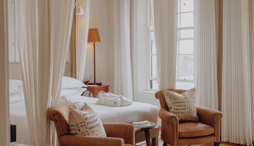 Room (Large Guest Room)