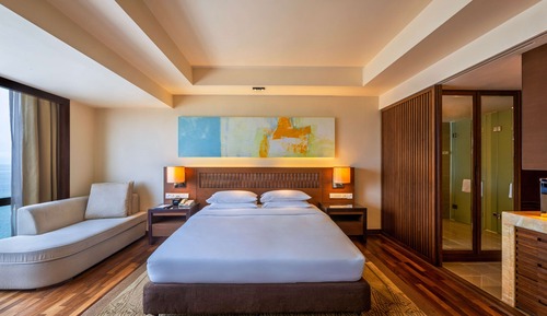 Club Room, 1 King Bed, Sea View