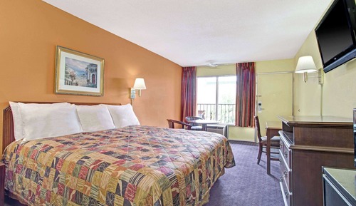 Standard Room, 1 King Bed