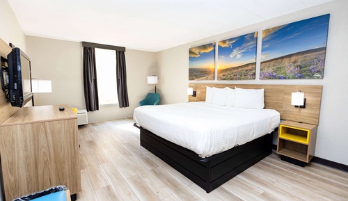 Deluxe Room, 1 King Bed, Smoking