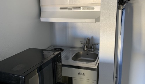 2 Queen Beds Kitchenette